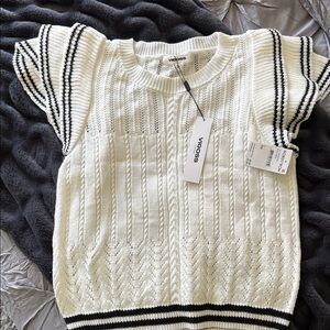 Vigoss short sleeve sweater brand new with tags